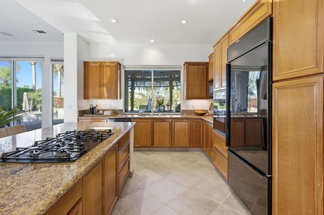 261 Loch Lomond Road, Rancho Mirage, CA 92270