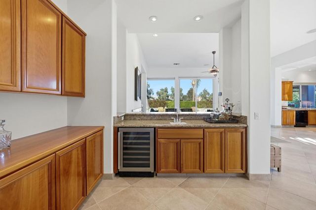 261 Loch Lomond Road, Rancho Mirage, CA 92270