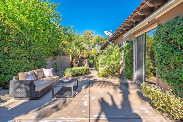 261 Loch Lomond Road, Rancho Mirage, CA 92270