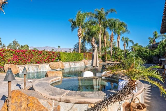 261 Loch Lomond Road, Rancho Mirage, CA 92270