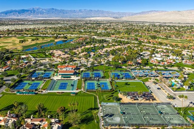 261 Loch Lomond Road, Rancho Mirage, CA 92270