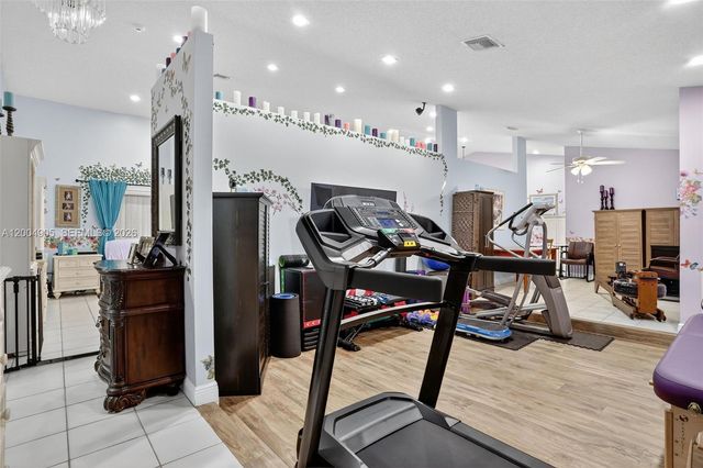 7891 NW 90th Ave, Tamarac, FL 33321