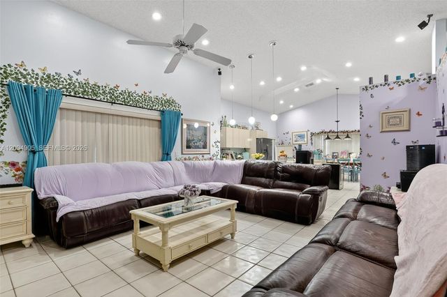 7891 NW 90th Ave, Tamarac, FL 33321