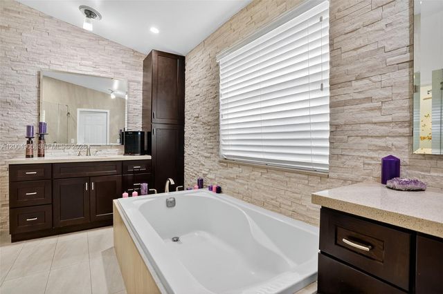 7891 NW 90th Ave, Tamarac, FL 33321