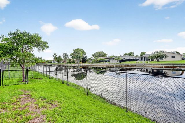 7891 NW 90th Ave, Tamarac, FL 33321