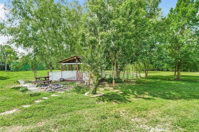 12403 4th Street, Santa Fe, TX 77510