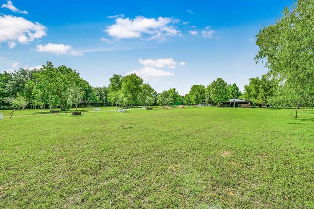 12403 4th Street, Santa Fe, TX 77510