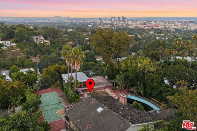 860 Linda Flora Drive, Los Angeles, CA 90049