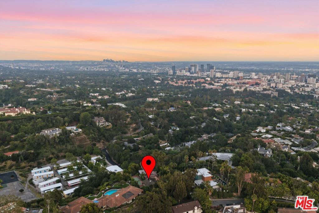 Image 2 of property listing at 860 Linda Flora Drive, Los Angeles, CA 90049