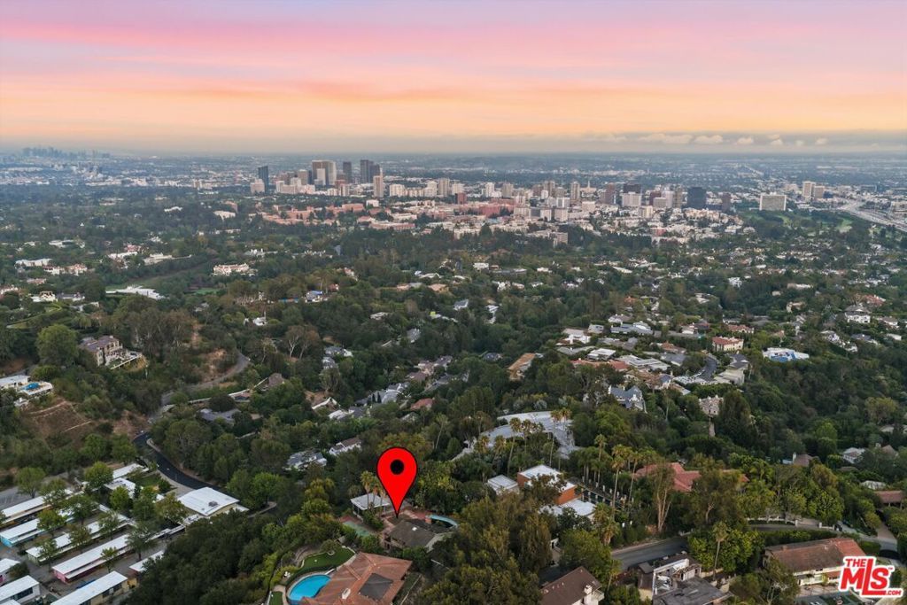 Image 3 of property listing at 860 Linda Flora Drive, Los Angeles, CA 90049