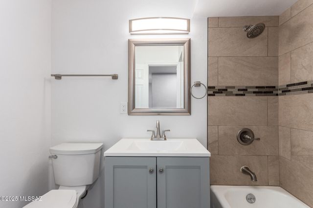 2033 S Augusta Place, Tucson, AZ 85710