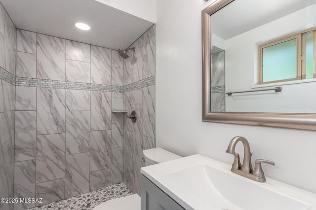 2033 S Augusta Place, Tucson, AZ 85710