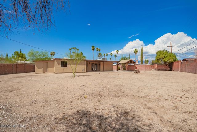 2033 S Augusta Place, Tucson, AZ 85710