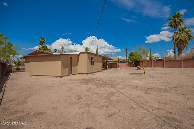 2033 S Augusta Place, Tucson, AZ 85710