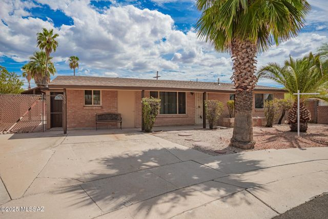 2033 S Augusta Place, Tucson, AZ 85710