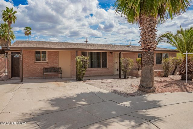 2033 S Augusta Place, Tucson, AZ 85710