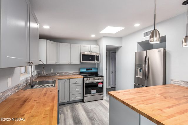 2033 S Augusta Place, Tucson, AZ 85710