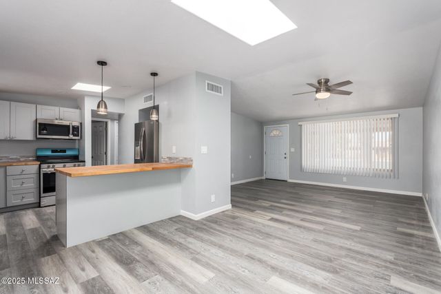 2033 S Augusta Place, Tucson, AZ 85710