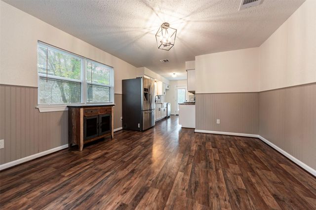 713 S 7th Street, La Porte, TX 77571