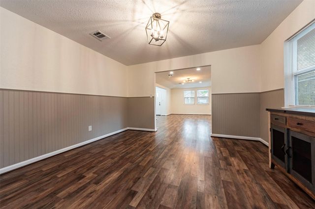 713 S 7th Street, La Porte, TX 77571