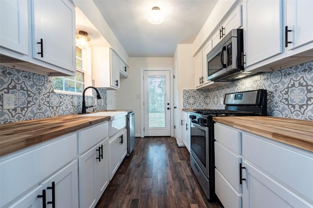 713 S 7th Street, La Porte, TX 77571