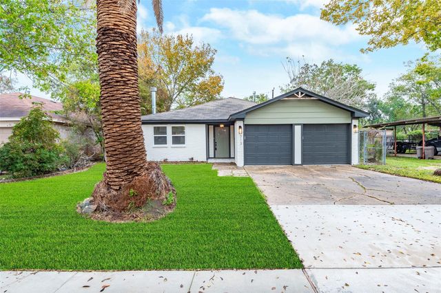 713 S 7th Street, La Porte, TX 77571