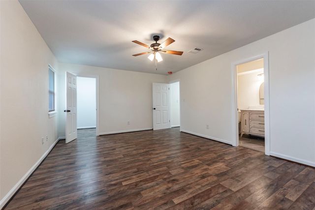 713 S 7th Street, La Porte, TX 77571