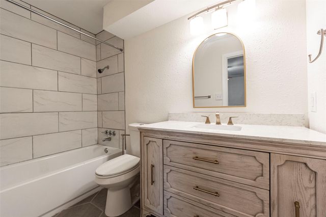 713 S 7th Street, La Porte, TX 77571