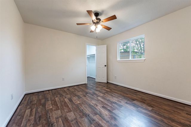 713 S 7th Street, La Porte, TX 77571