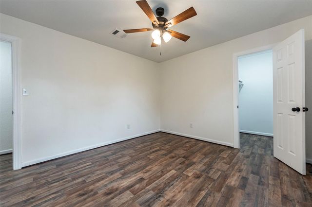 713 S 7th Street, La Porte, TX 77571