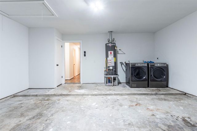 713 S 7th Street, La Porte, TX 77571