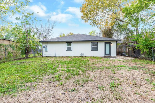 713 S 7th Street, La Porte, TX 77571