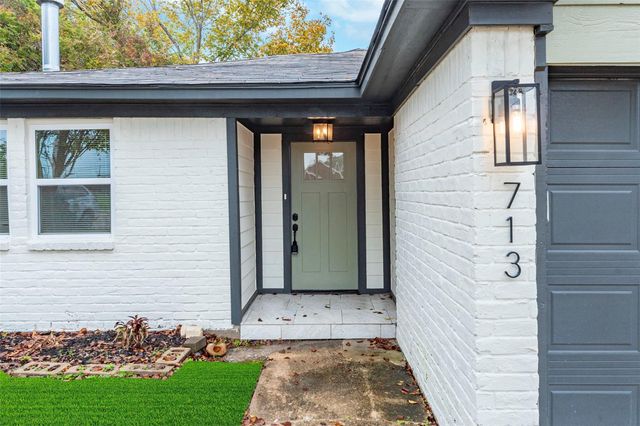 713 S 7th Street, La Porte, TX 77571