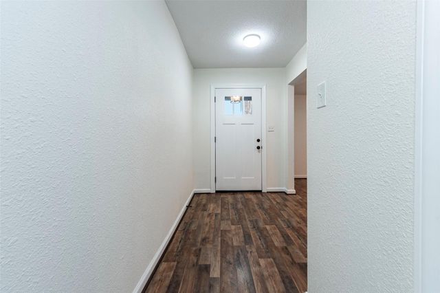 713 S 7th Street, La Porte, TX 77571