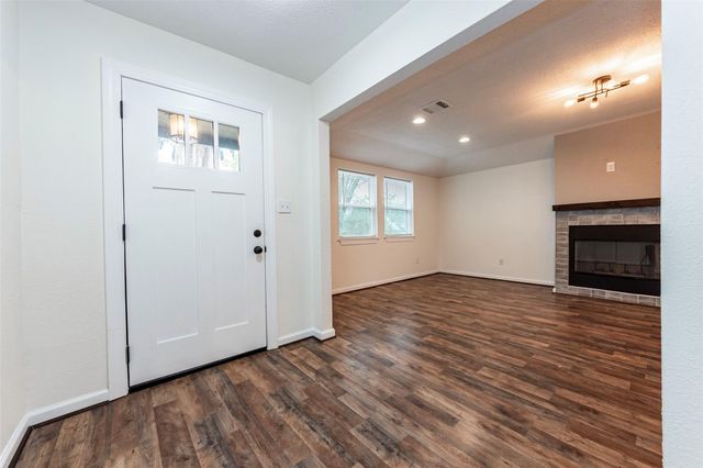 713 S 7th Street, La Porte, TX 77571