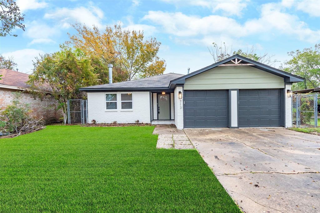 713 S 7th Street, La Porte, TX 77571