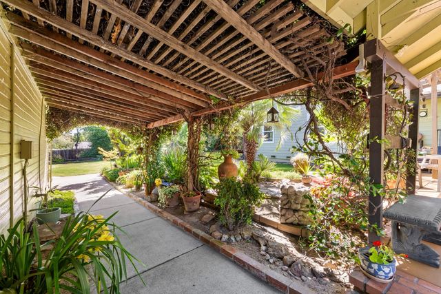 230 Oakhill Way, Auburn, CA 95603