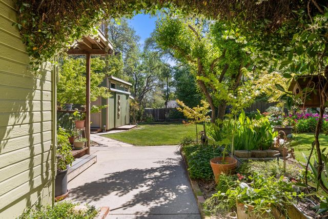 230 Oakhill Way, Auburn, CA 95603