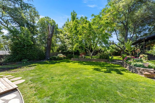 230 Oakhill Way, Auburn, CA 95603