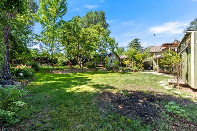 230 Oakhill Way, Auburn, CA 95603