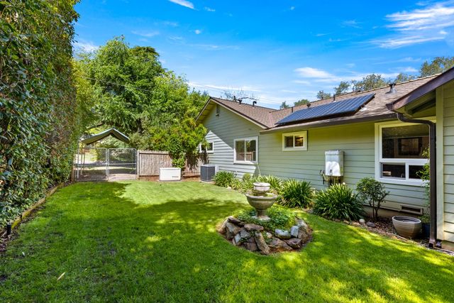 230 Oakhill Way, Auburn, CA 95603