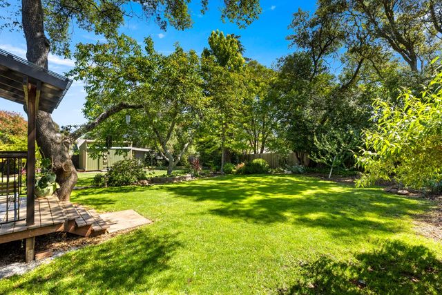 230 Oakhill Way, Auburn, CA 95603