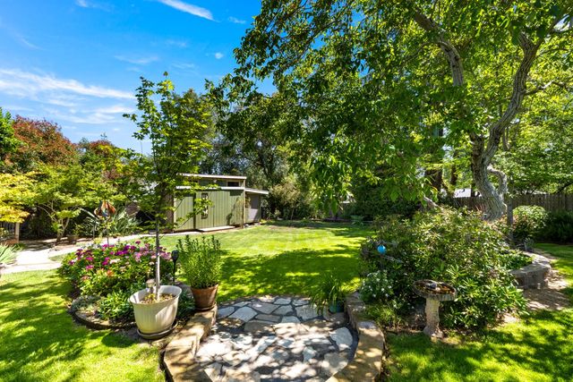 230 Oakhill Way, Auburn, CA 95603