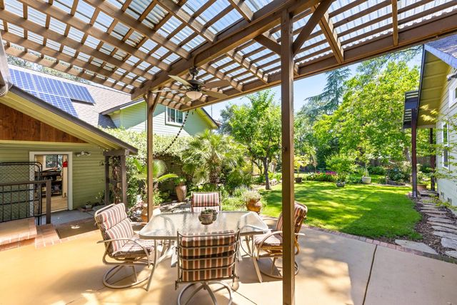 230 Oakhill Way, Auburn, CA 95603