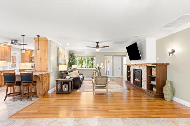 230 Oakhill Way, Auburn, CA 95603