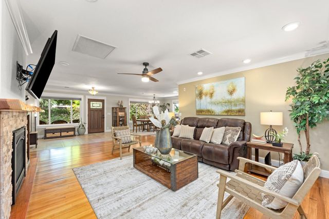 230 Oakhill Way, Auburn, CA 95603