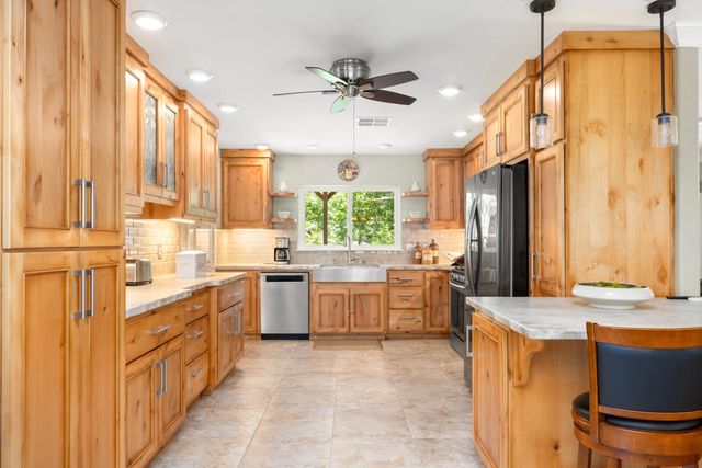 230 Oakhill Way, Auburn, CA 95603