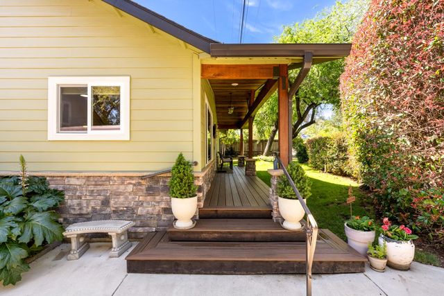 230 Oakhill Way, Auburn, CA 95603