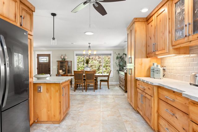 230 Oakhill Way, Auburn, CA 95603