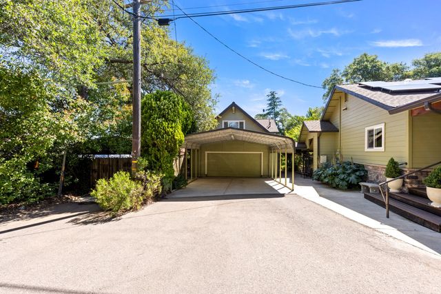 230 Oakhill Way, Auburn, CA 95603